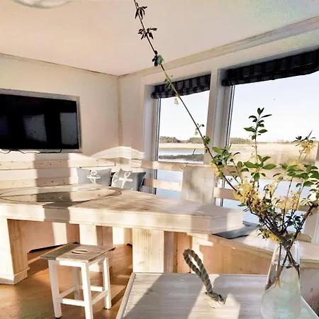 Urlauberschiff Neptun Im Ostseebad פרראו