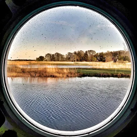 Urlauberschiff Neptun Im Ostseebad * פרראו