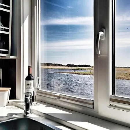 Urlauberschiff Neptun Im Ostseebad בית נופש