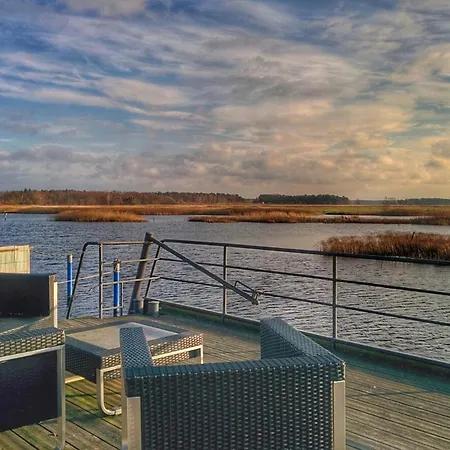 Urlauberschiff Neptun Im Ostseebad בית נופש